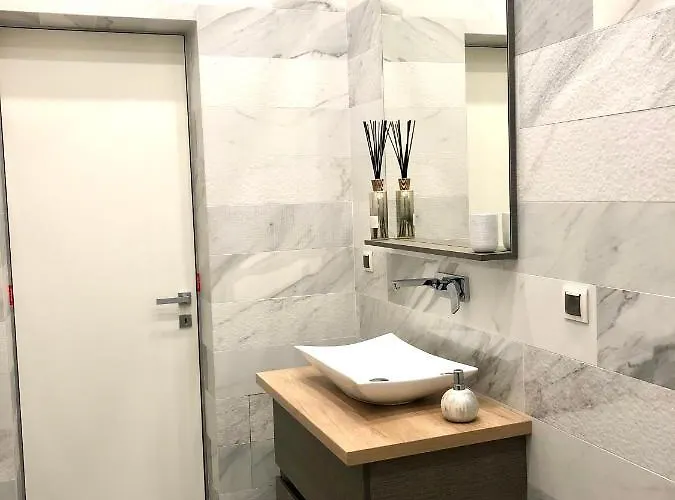 Strada Ion I. C. Bratianu Nr.24 * Cluj-Napoca